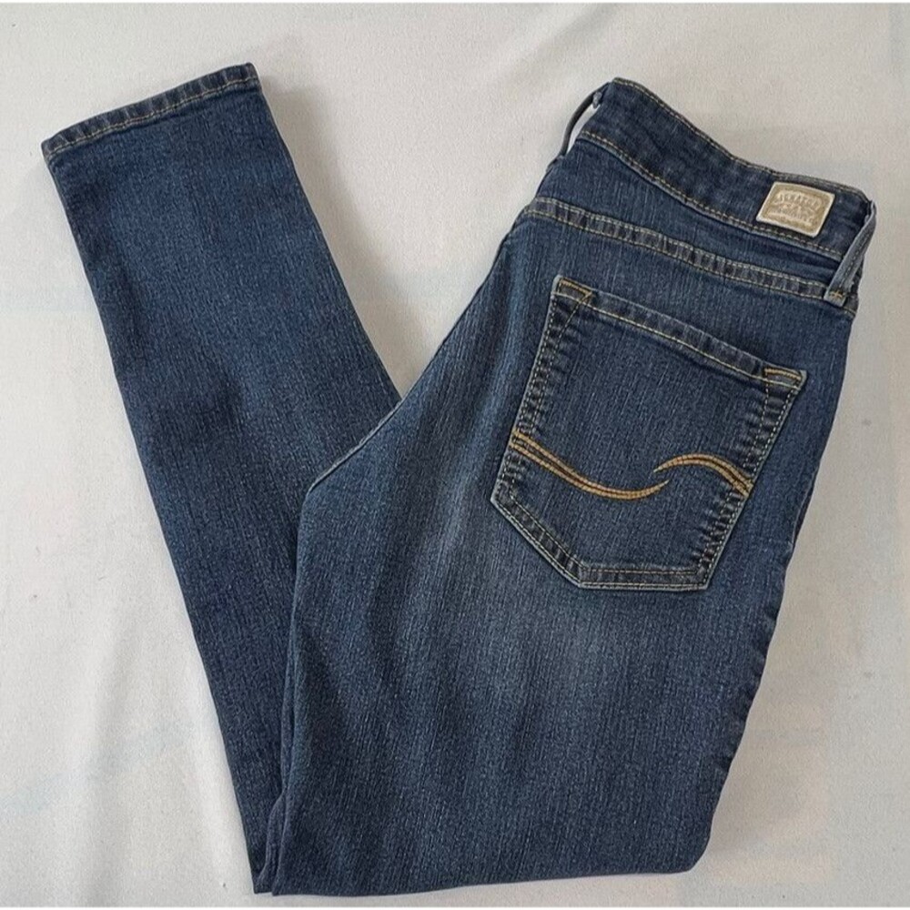 Levis Signature Womens Size 10M Medium Wash Totally Shaping Denim Skinny Jeans